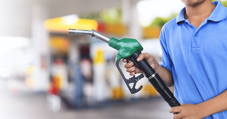 Czym jest karta paliwowa i jak z niej korzystać?